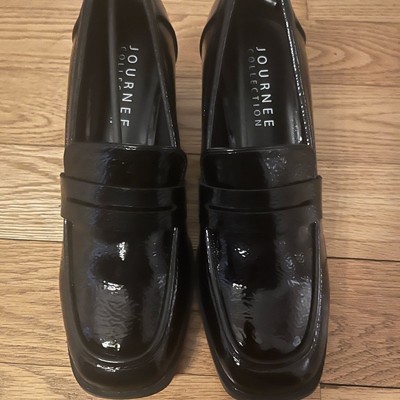 Journee Black Loafer Pumps - Picture 5 of 5